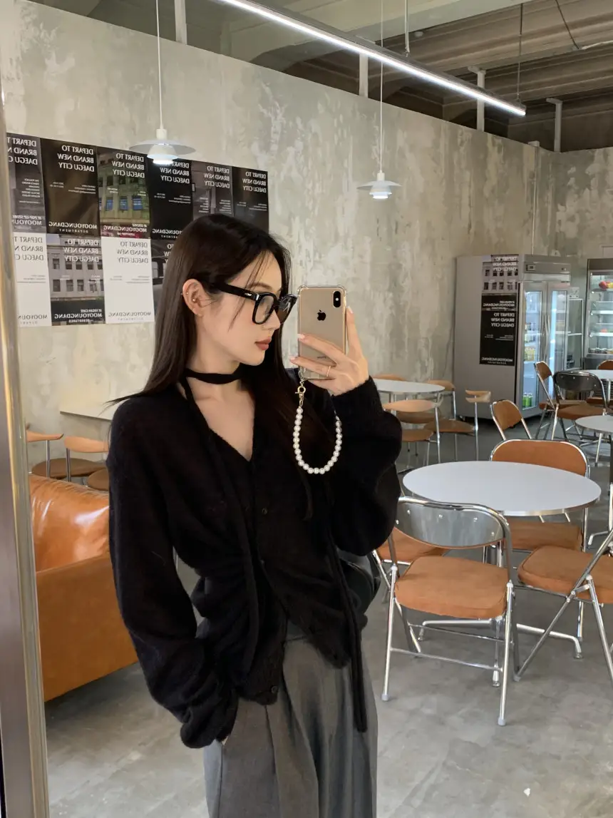 프렌치 스타일 V넥 니트 블라우스 상세 이미지 34