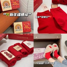 批发龙年发财礼盒袜本命年结婚红色<b class='q'>袜子</b>4双装新年喜庆<b class='q'>男</b>女运动中筒袜