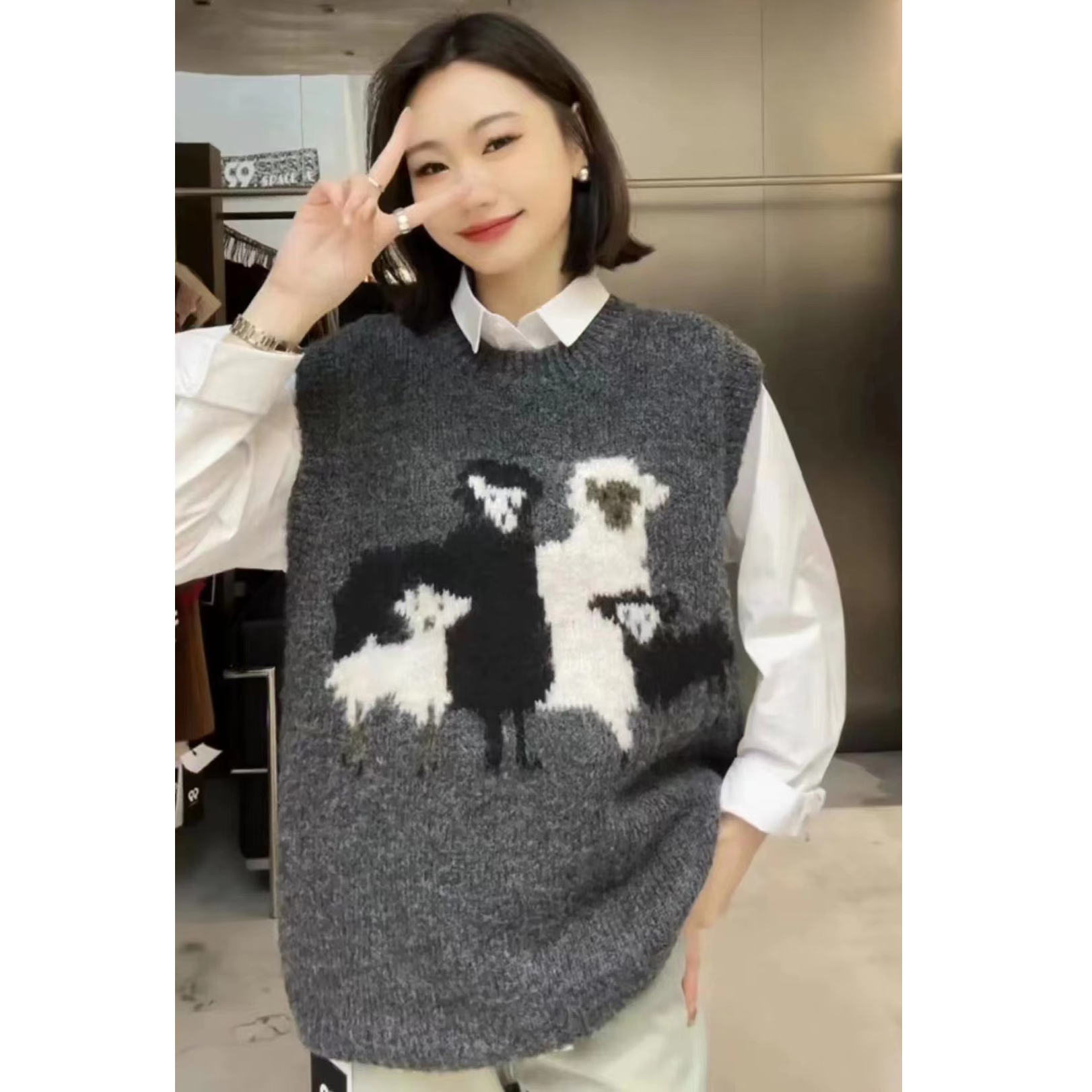 Korean style lazy style round neck cartoon lamb vest for women autumn and winter new retro jacquard knitted waistcoat outer vest