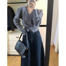 批发灰色V领长袖针织开衫女春秋小个子修身收腰<b class='q'>毛衣外套</b>短款软糯上衣