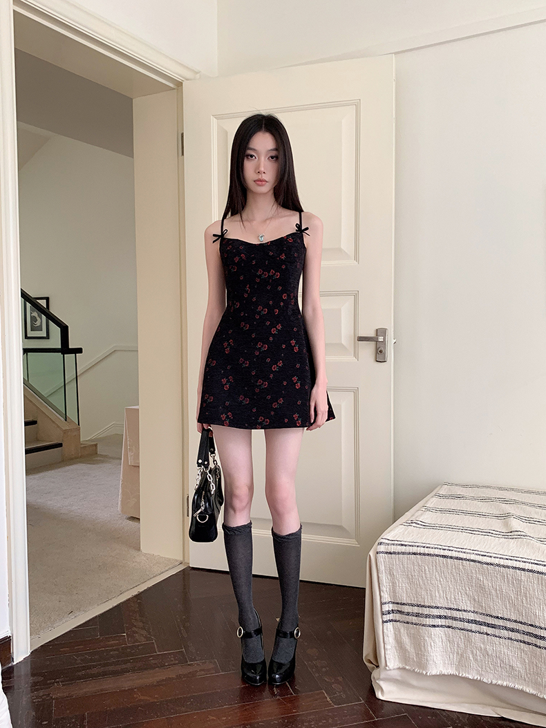 花朵吊带裙女法式碎花茶歇内搭连衣裙短裙女春