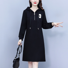 批发实拍新款大码春<b class='q'>秋</b>休闲减龄字母连帽拉链中长款连衣裙