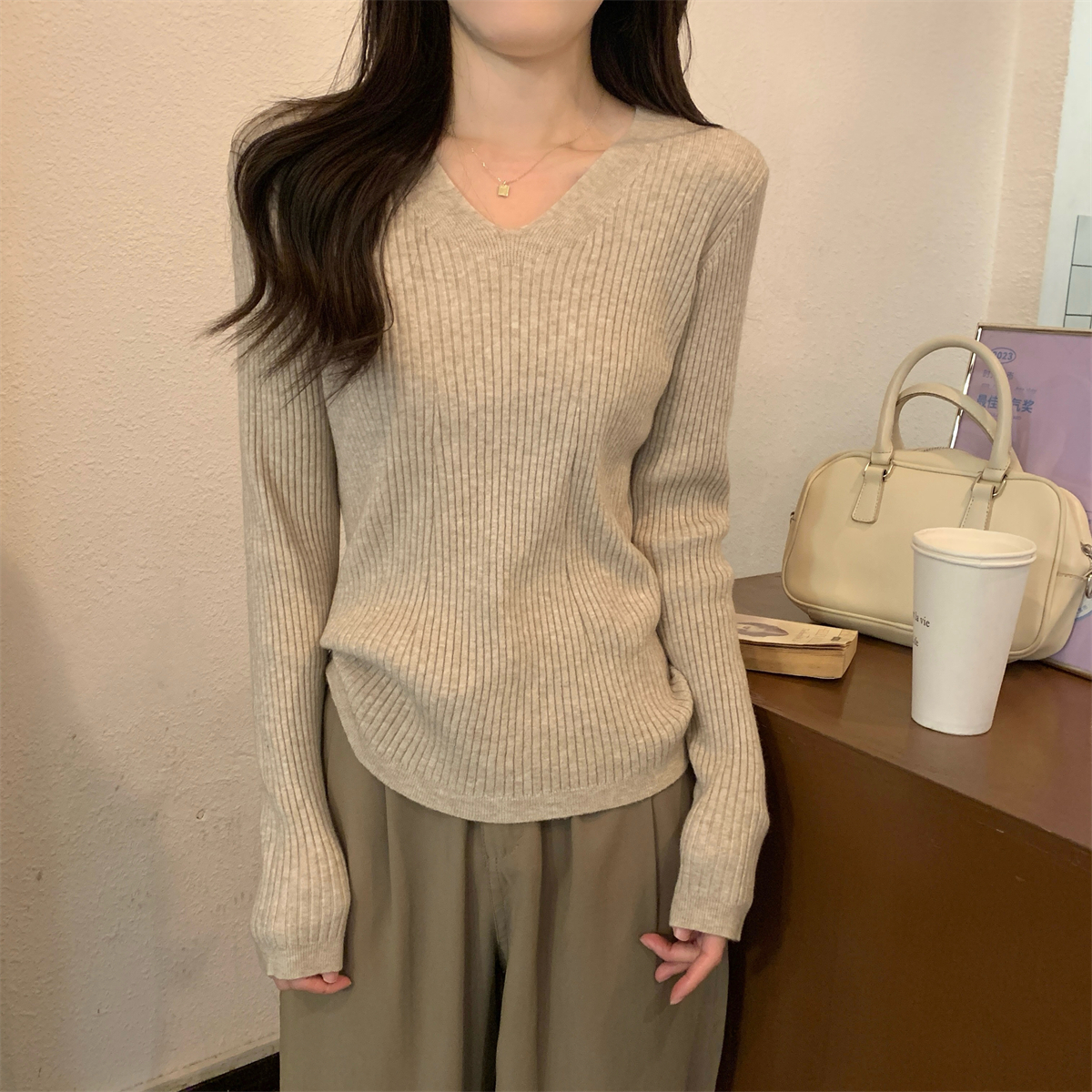 Actual shot of 2024 early spring new Korean style V-neck solid color inner andy velvet knitted bottoming sweater for women