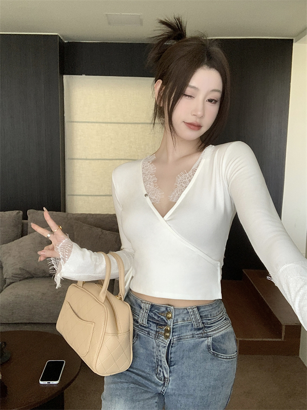 Real shot of lace splicing strap V-neck spring and summer pure lust style chic top slim short bottoming shirt