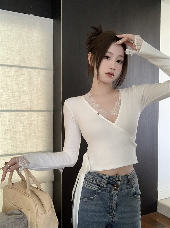 Real shot of lace splicing strap V-neck spring and summer pure lust style chic top slim short bottoming shirt