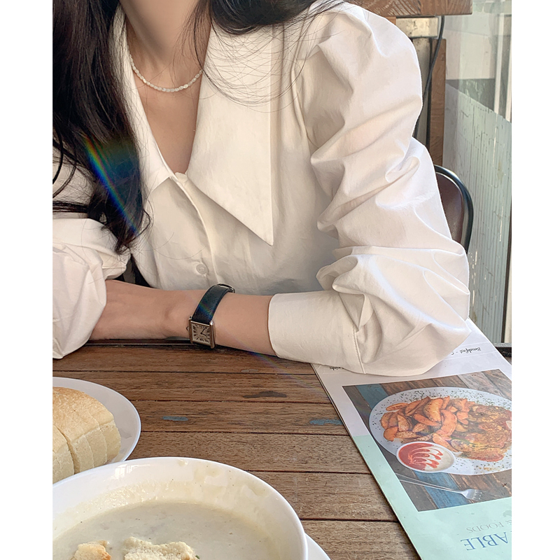 French retro high-end sense, foreign style, simple and versatile long-sleeved bottoming shirt, puff-sleeved white shirt top for women