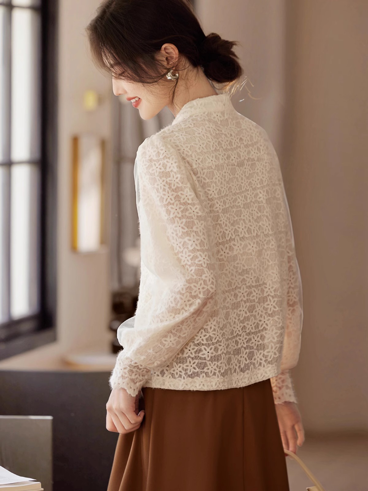 2024 New Chinese Style Retro Button Chiffon Shirt Women's Spring Elegant National Style Lace Splicing Top