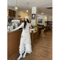 批发实拍实价 <b class='q'>彩色</b>波点白杏色毛衣短裙高领打底衫蕾丝阔腿裤套装