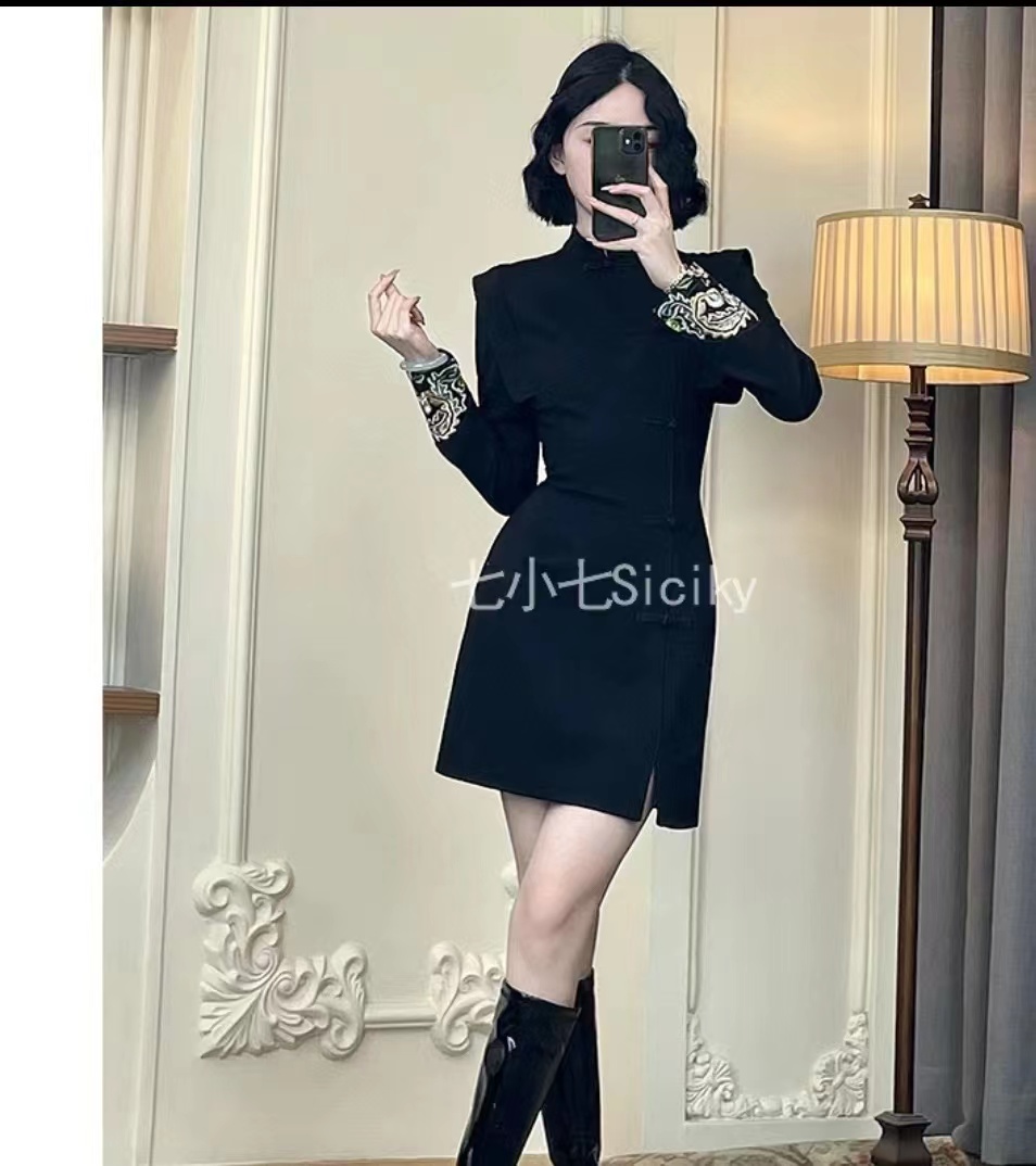 孔雀台新中式國風黑色連衣裙春季小眾設計感收腰氣質短裙