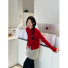 批发实拍 复古红色麻花毛衣开衫外套+韩系杏色波点叠穿吊带裙