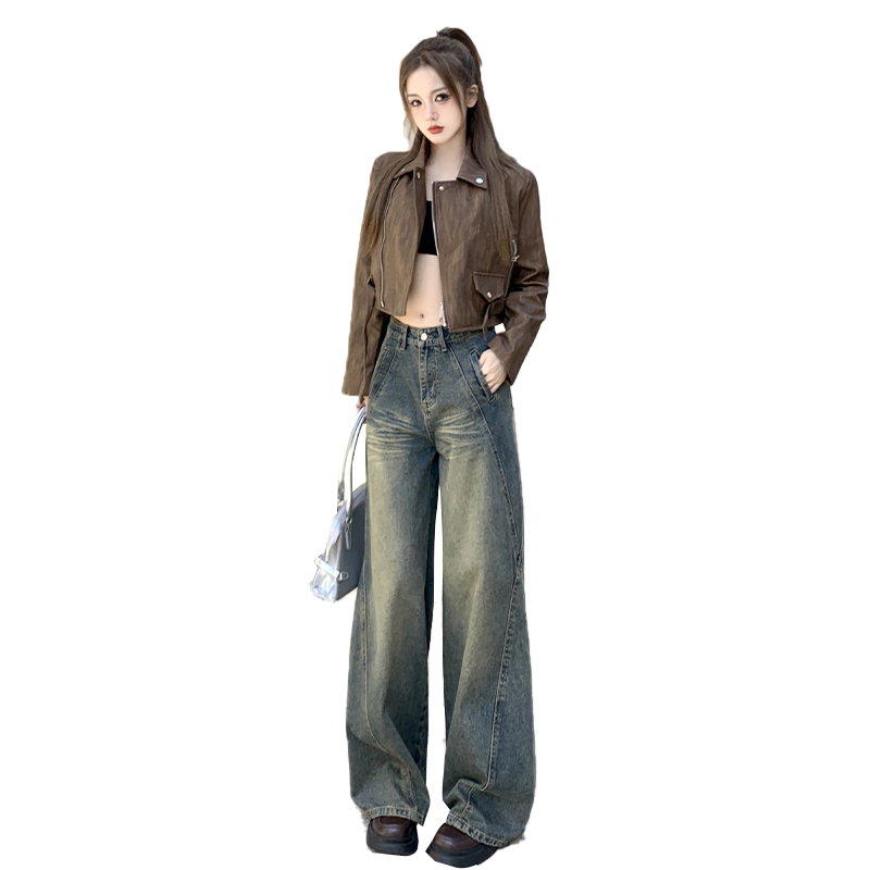 Actual shot of new spring jeans for women, high-waisted, loose and slim, retro blue wide-leg straight trousers