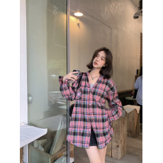 批发美式复古口袋刺绣粉色格子<b class='q'>衬衫</b>女2026年春季百搭新款<b class='q'>情侣</b><b class='q'>休闲</b>上衣