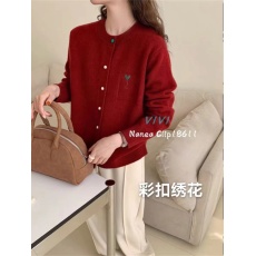 批发白领<b class='q'>哥</b><b class='q'>弟</b>新红色<b class='q'>开衫</b>外套女2024早春款圆领爱心刺绣羊毛针织衫上衣