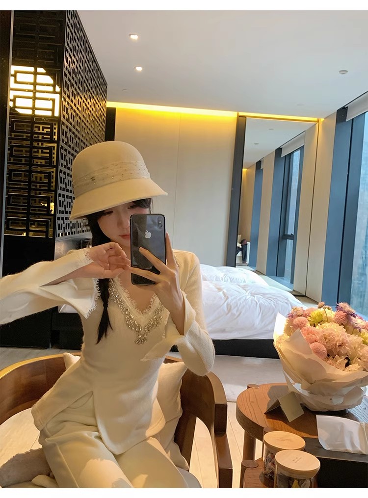 維斯小姐水晶溫柔鑽鑽睫毛蕾絲V領開叉保暖顯瘦打底衫上衣冬