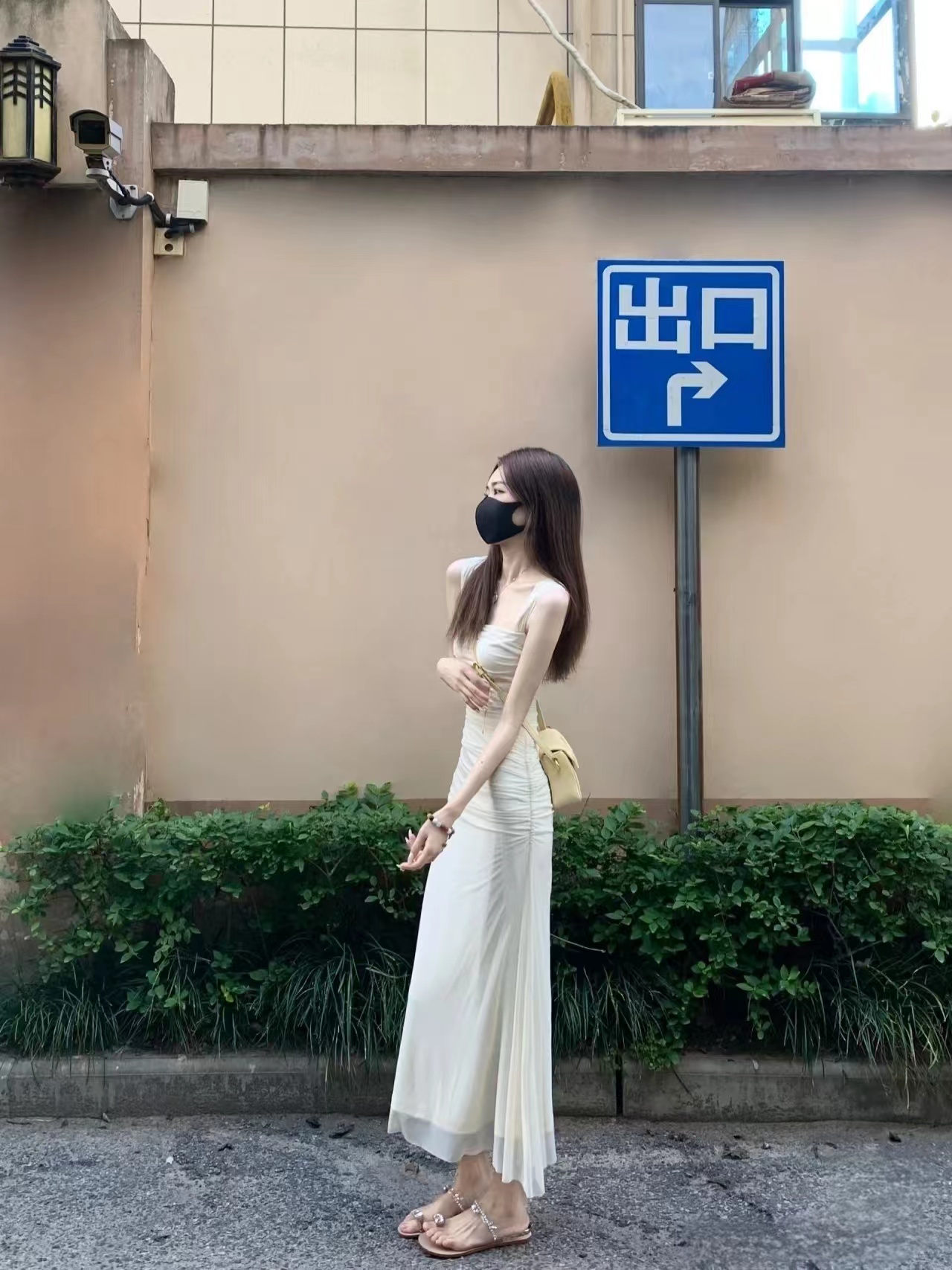 吊帶連衣裙2024新款女褶皺魚尾茶歇法式顯瘦小眾長裙子