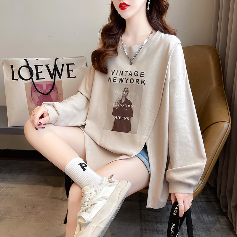 First real shot of the original quality sweatshirt for women in spring and autumn, thin, trendy round neck, slit hem, Korean style top, plus size women's clothing