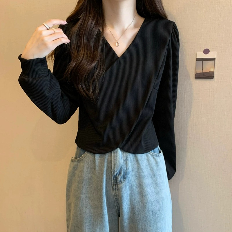 Official photo Large size V-neck bottoming shirt for women in spring and autumn slimming irregular long-sleeved temperament top short T-shirt