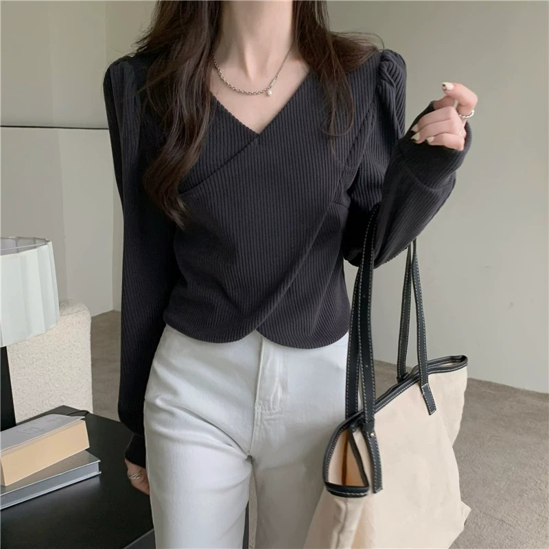 Official photo Large size V-neck bottoming shirt for women in spring and autumn slimming irregular long-sleeved temperament top short T-shirt