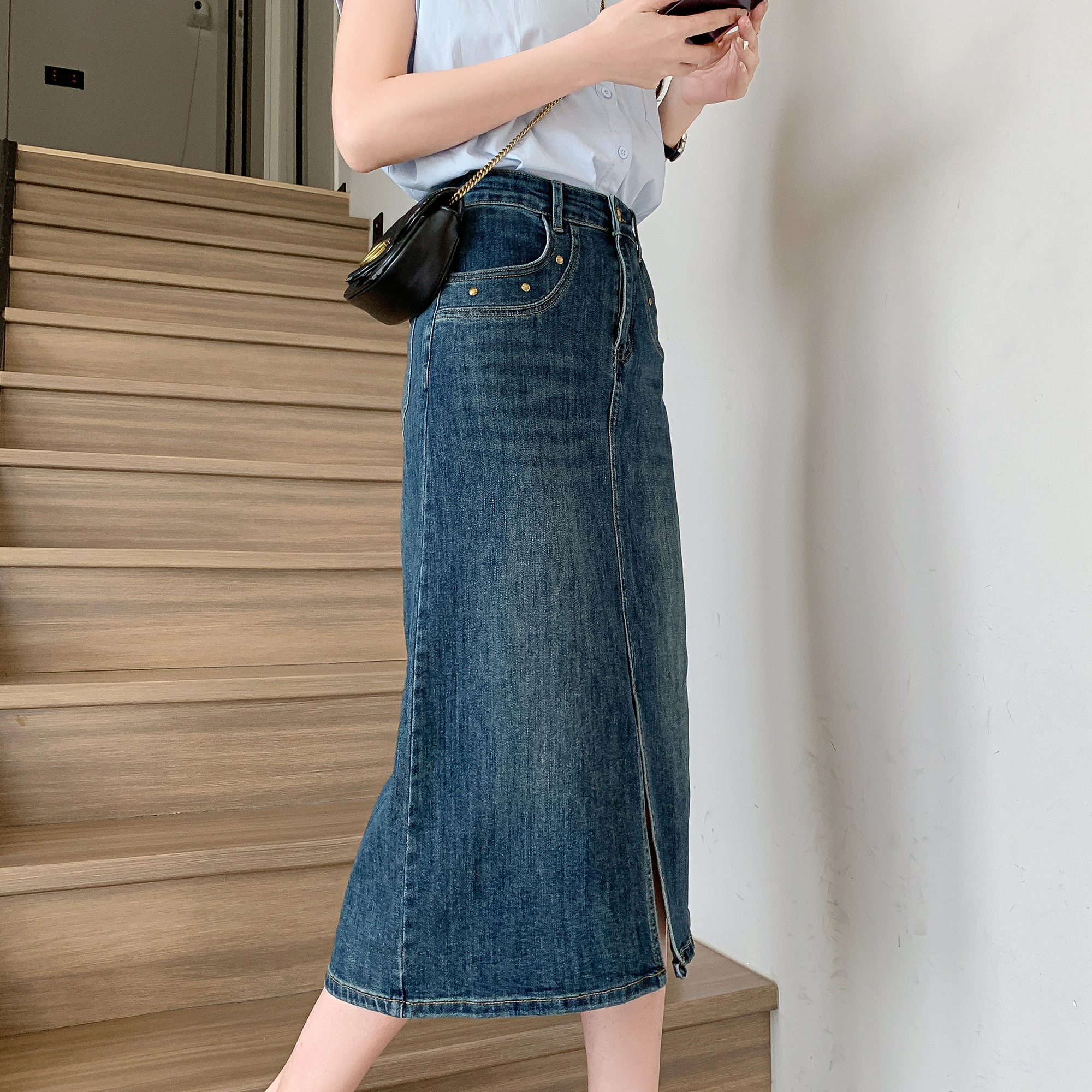 Actual shot of new summer plus size women's clothing for fat girls, loose mid-length skirt, elastic waist, slit denim skirt