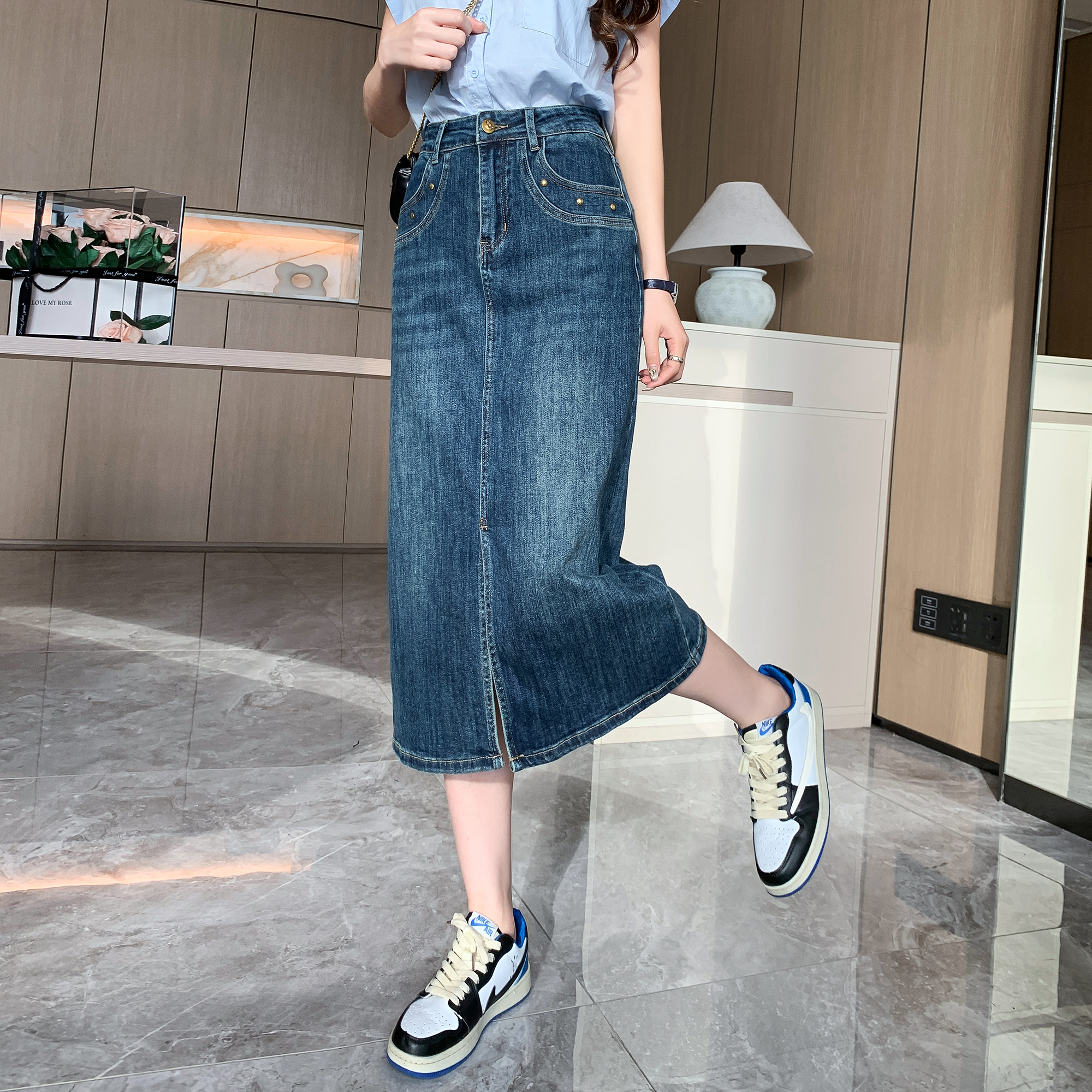 Actual shot of new summer plus size women's clothing for fat girls, loose mid-length skirt, elastic waist, slit denim skirt