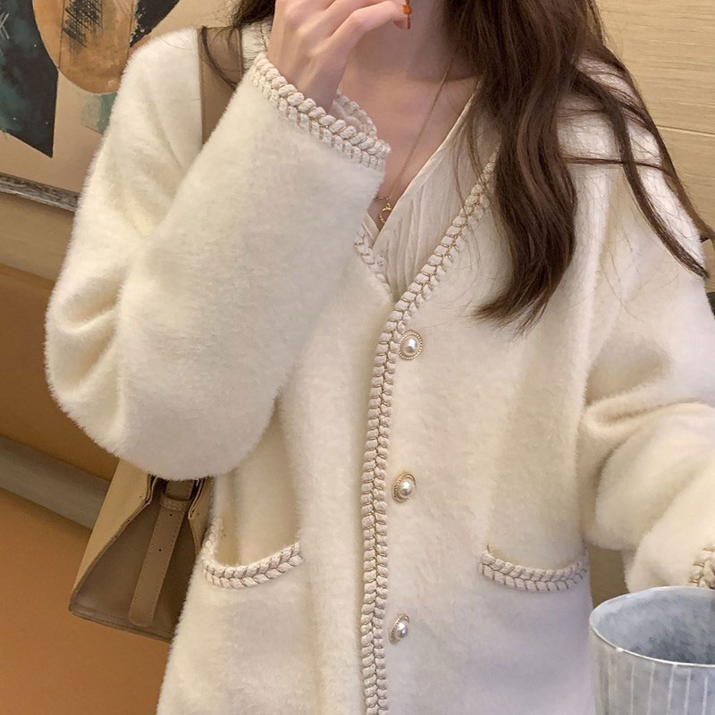 Soft mink velvet sweater for women, loose outer wear in autumn and winter, thickened knitted cardigan jacket that is also loved by celebrities.