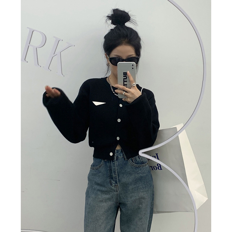 Niche black inner knitted sweater for women, autumn design, lazy style, long-sleeved top, short cardigan jacket