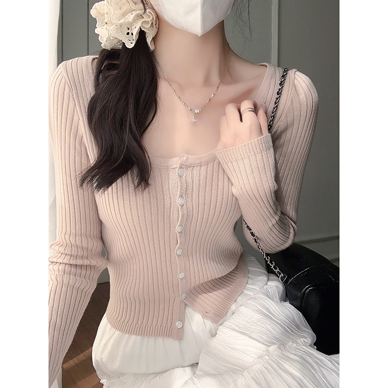 Real shot of high-end, western-style, simple, slim and versatile long-sleeved sweater, short cardigan top for women