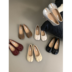 批发2024春马蹄分趾拇指猪蹄船鞋红色瓢鞋平底豆豆猪脚单鞋女鞋子