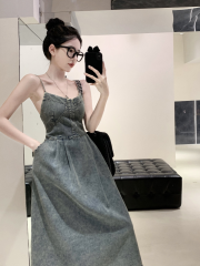 Real shot of new retro denim suspender dress for women with high-end and elegant waist A-line denim skirt
