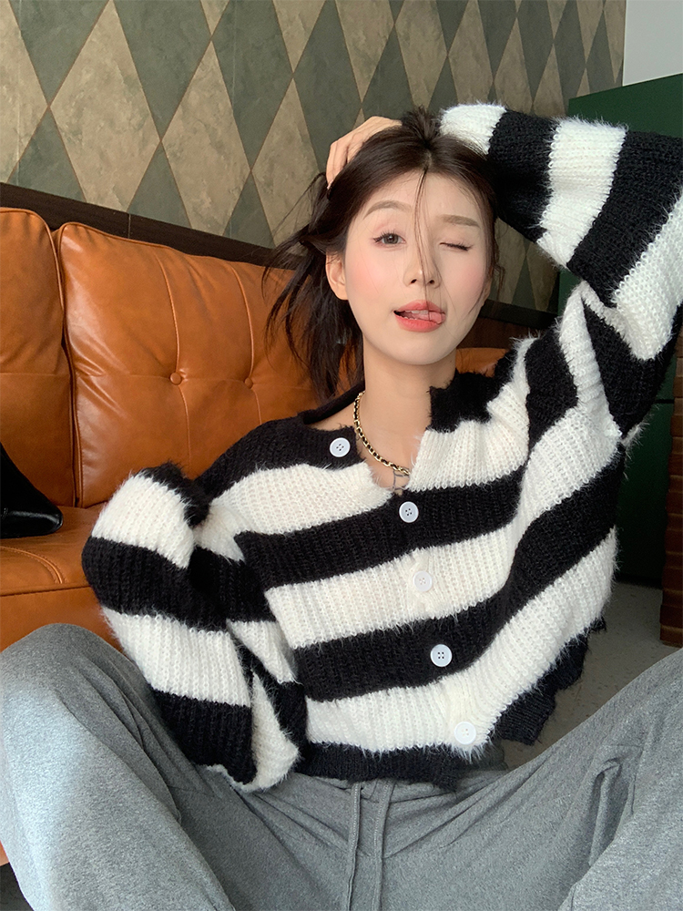 已出貨 黑白條紋仿水貂毛短款毛衣新款韓范chic長袖針織上衣女裝
