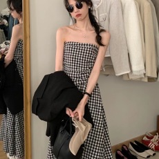 批发防滑条原版质量黑白格子抹胸连衣裙女韩系设计感别致度假风裙子