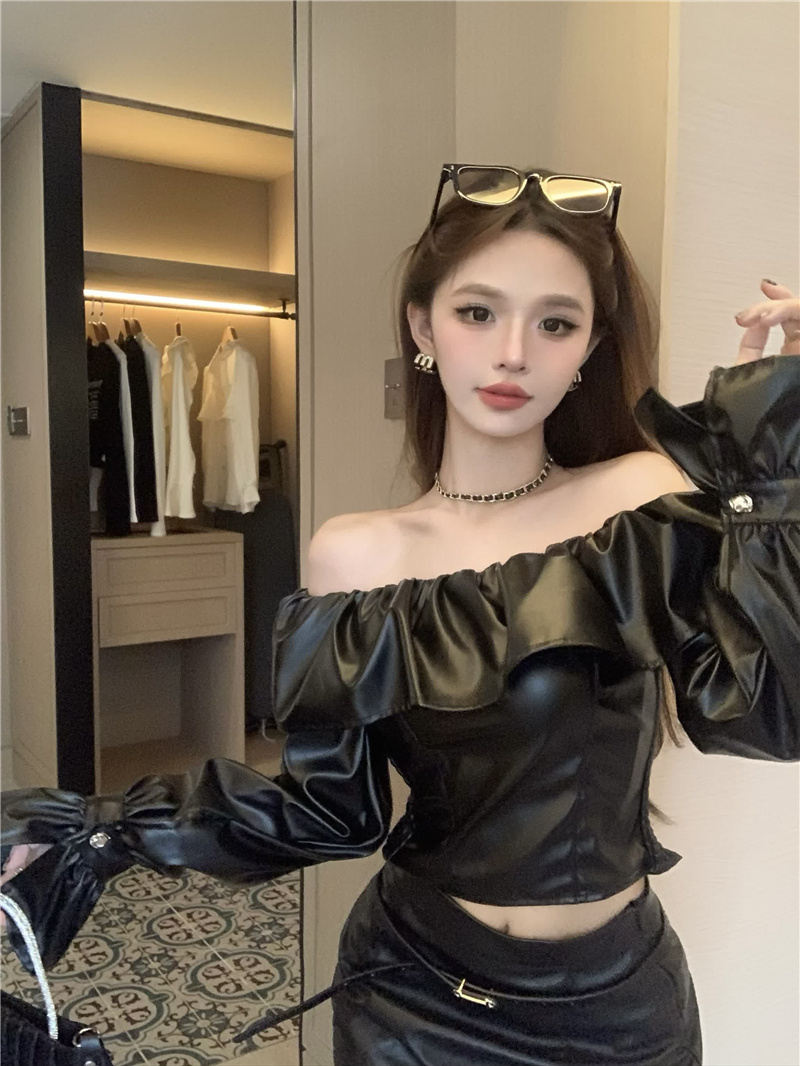 Actual shot~Small-shouldered hottie wearing a stylish one-shoulder black long-sleeved PU leather top for women