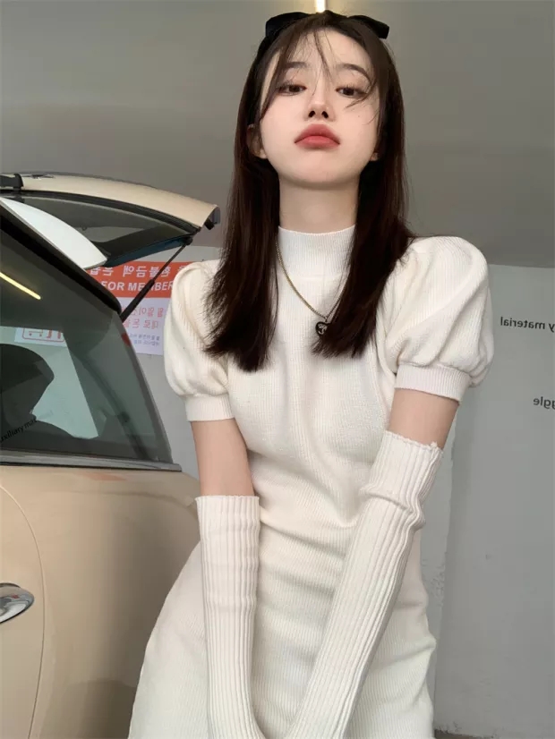 已出貨 白色針織連衣裙女秋冬設計感泡泡袖打底內搭毛衣包臀裙子