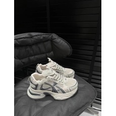 批发<b class='q'>实拍</b>女士休闲鞋2024春季新款流行复古百搭小个子厚底透气<b class='q'>运动鞋</b>