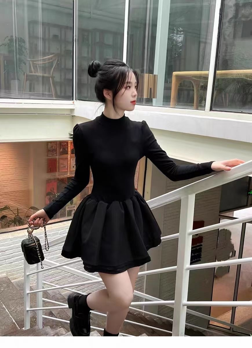 法式螺紋設計感公主小黑裙子春秋氣質內搭高貴打底短款黑色連衣裙