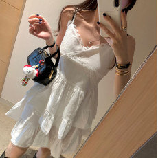 批发已出货   蕾丝拼接V领蛋糕吊带连衣裙