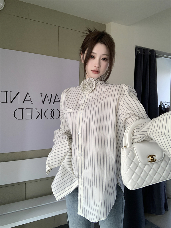 Actual shot of 2024 early spring striped loose Hong Kong style shirt Korean style top versatile design layered shirt