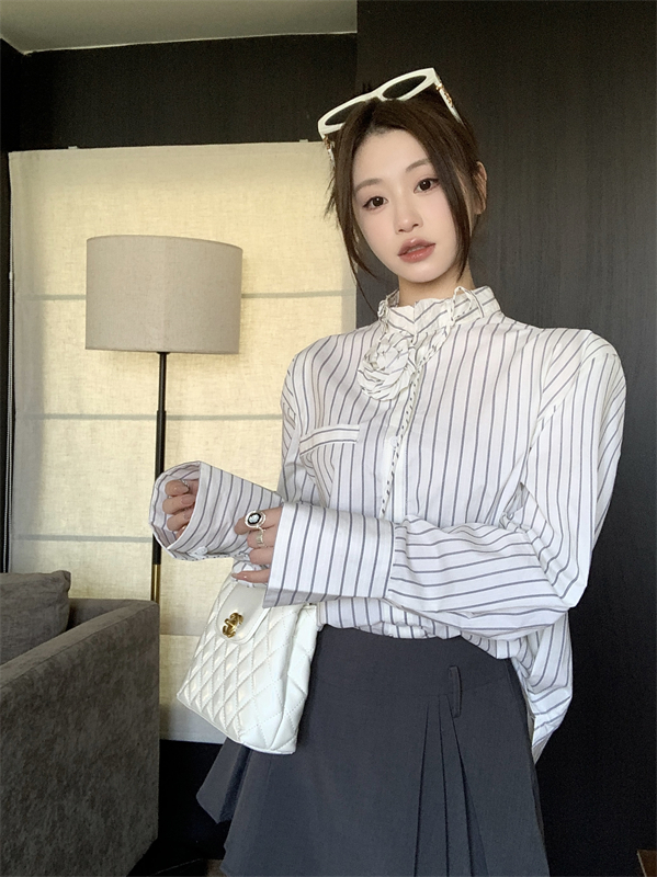 Actual shot of 2024 early spring striped loose Hong Kong style shirt Korean style top versatile design layered shirt