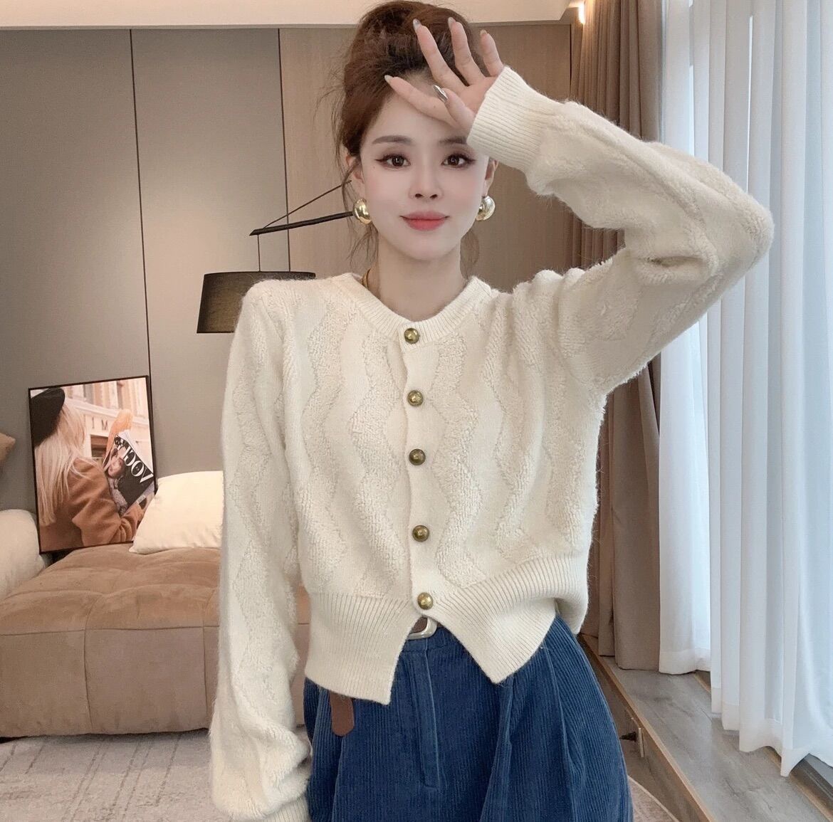 Xiaoxi Clothing's new autumn trend slimming solid color round neck cardigan sweater