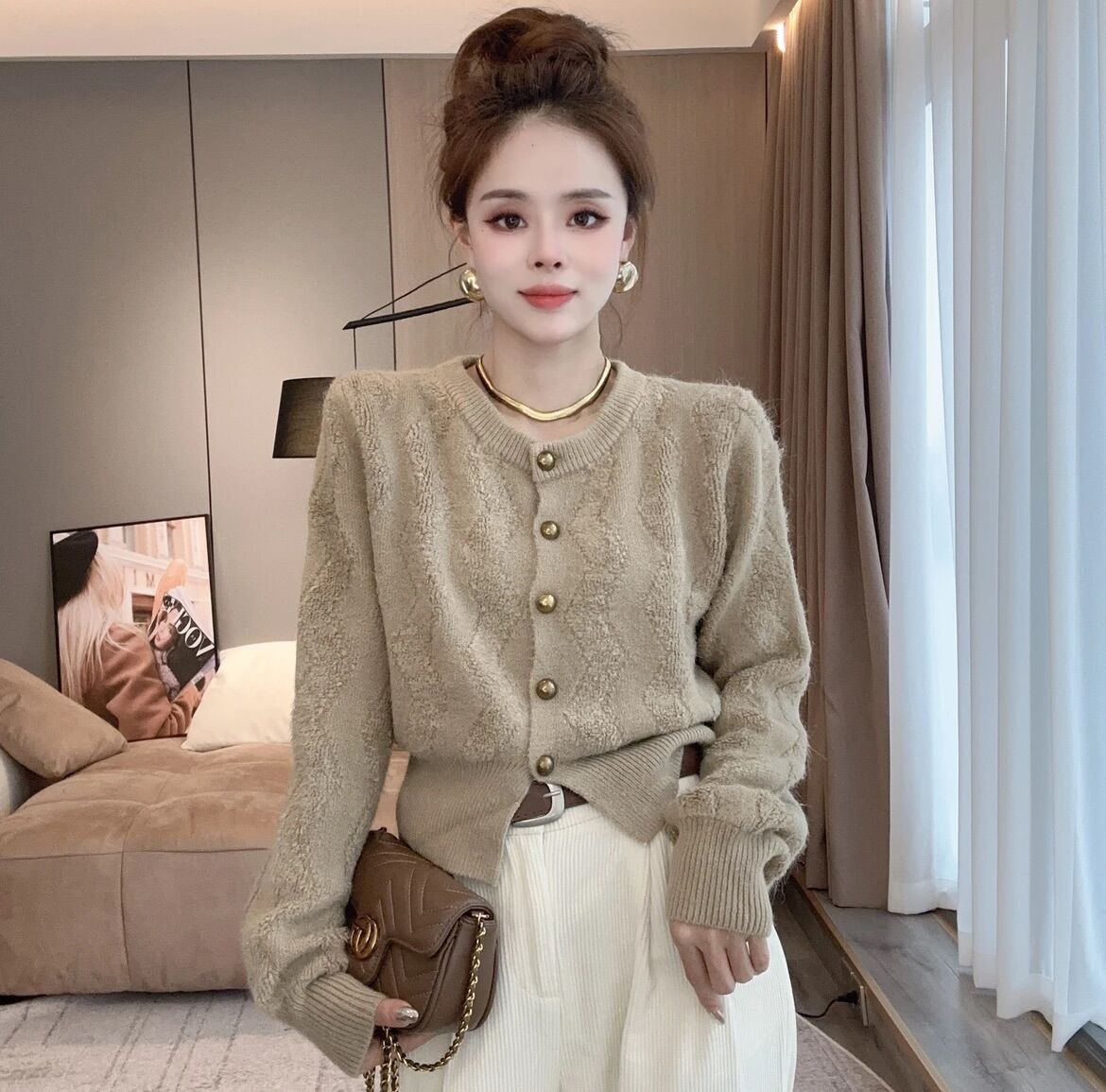 Xiaoxi Clothing's new autumn trend slimming solid color round neck cardigan sweater