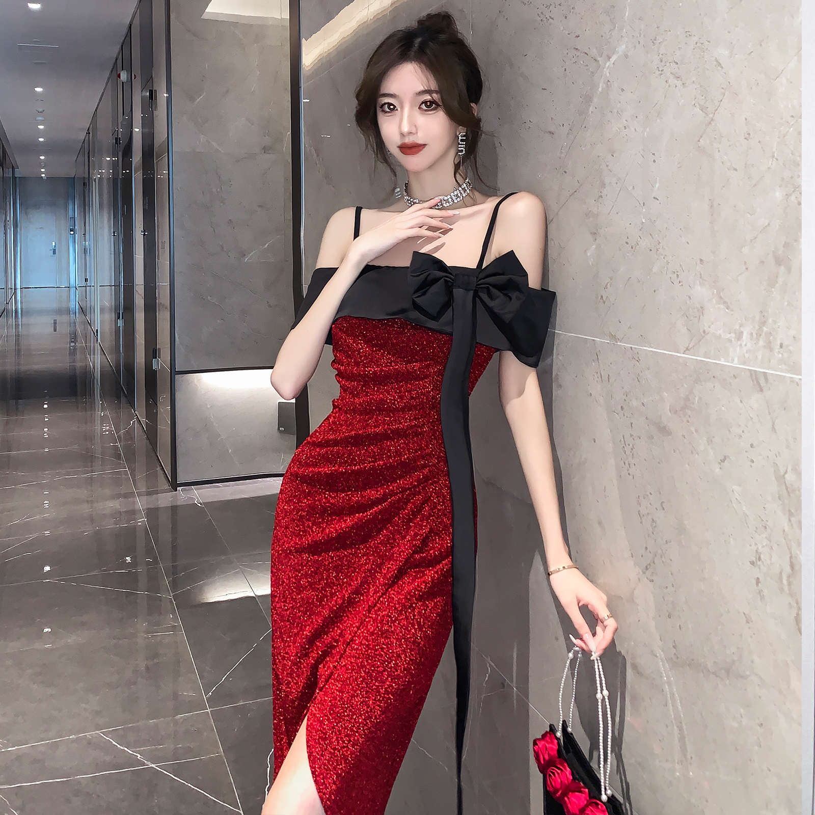 FA36366# 性感一字领蝴蝶结飘带亮丝撞色吊带连衣裙修身开叉中长礼服裙 服裝批發女裝批發服飾貨源