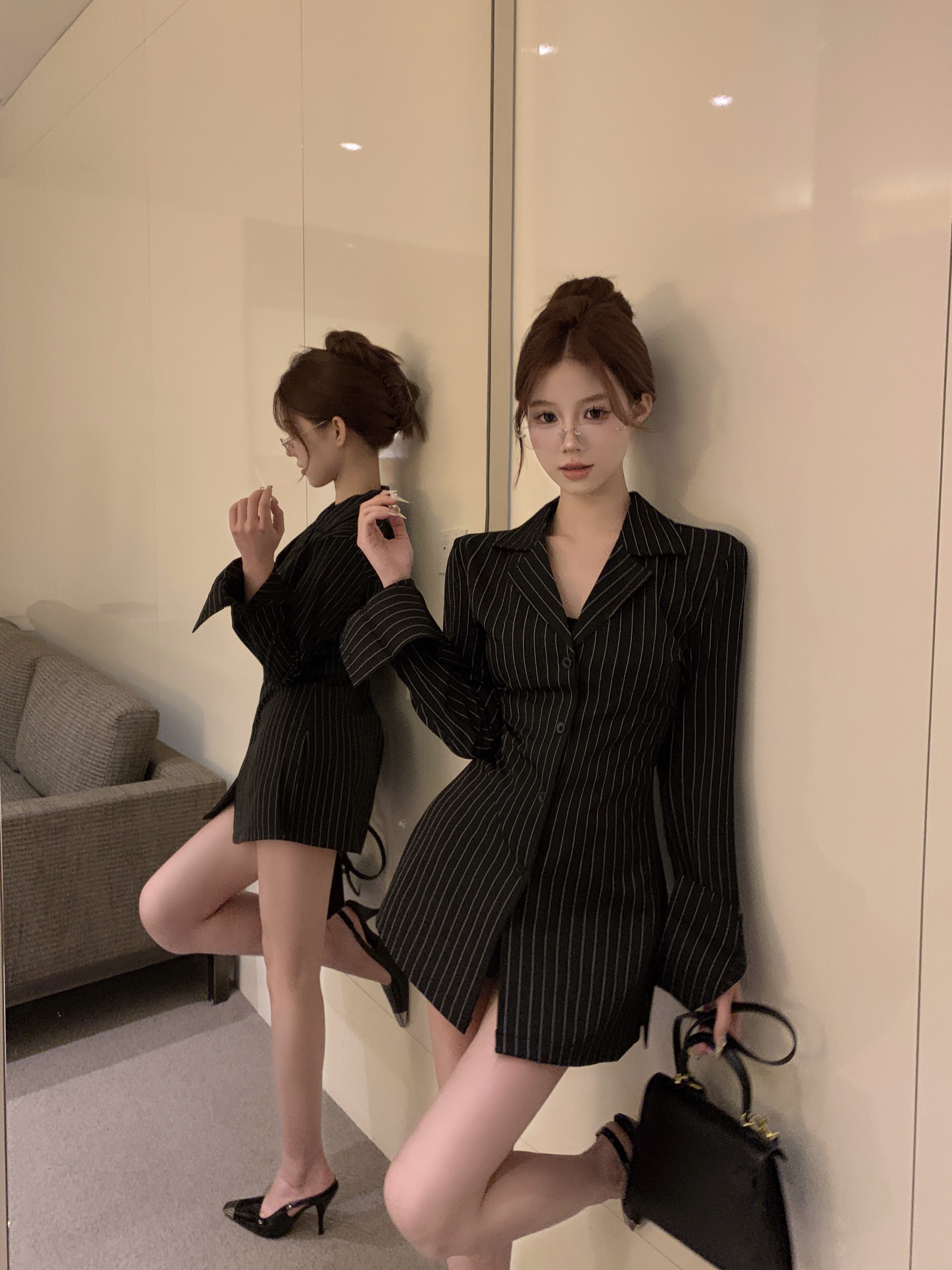 Real shot!  !  Black striped long-sleeved shirt, slim fit V-neck shirt, waisted mid-length top