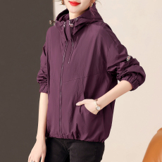 批发时尚百搭连帽<b class='q'>短外套</b>女2026夏季新款双拉链设计感小众冲锋衣潮