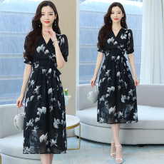批发实拍黑色碎花<b class='q'>连衣裙</b>女夏季新款法式气质收腰显瘦高级感绝美长裙子
