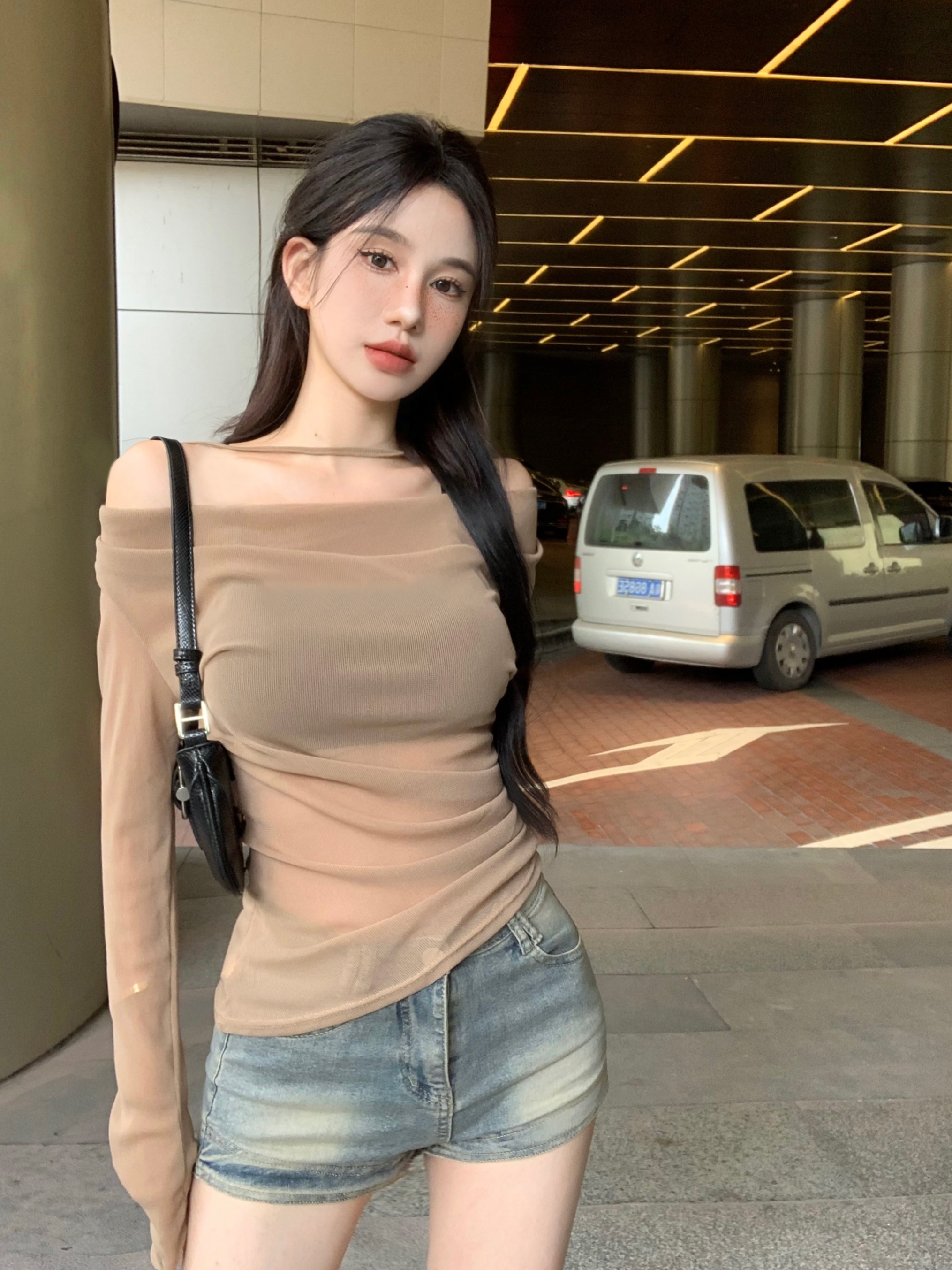 Two-piece set - one-shoulder slim-fitting long-sleeved blouse T-shirt top + tube top vest new autumn style outer wear