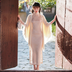 批发<b class='q'>旗袍</b>礼服披肩外搭2025年高端复古民国风斗篷年轻款少女老<b class='q'>上海</b>温婉