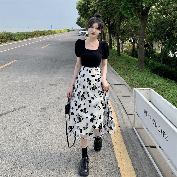 假兩件碎花連衣裙女夏季2024新款收腰顯瘦初戀氣質修身方領A字裙