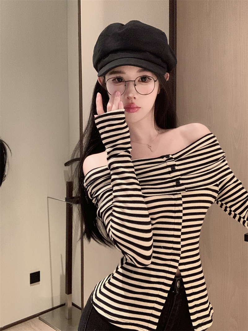 Actual shot of early autumn Korean style one-shoulder long-sleeved slimming slit striped top