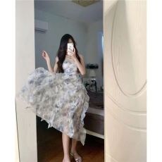 批发雪纺碎花吊带<b class='q'>连衣裙</b>女夏V领收腰气质仙女裙性感纯欲裙子