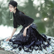 实拍新中式女装立领提花盘扣复古一片式超大摆国风印花马面裙套装
